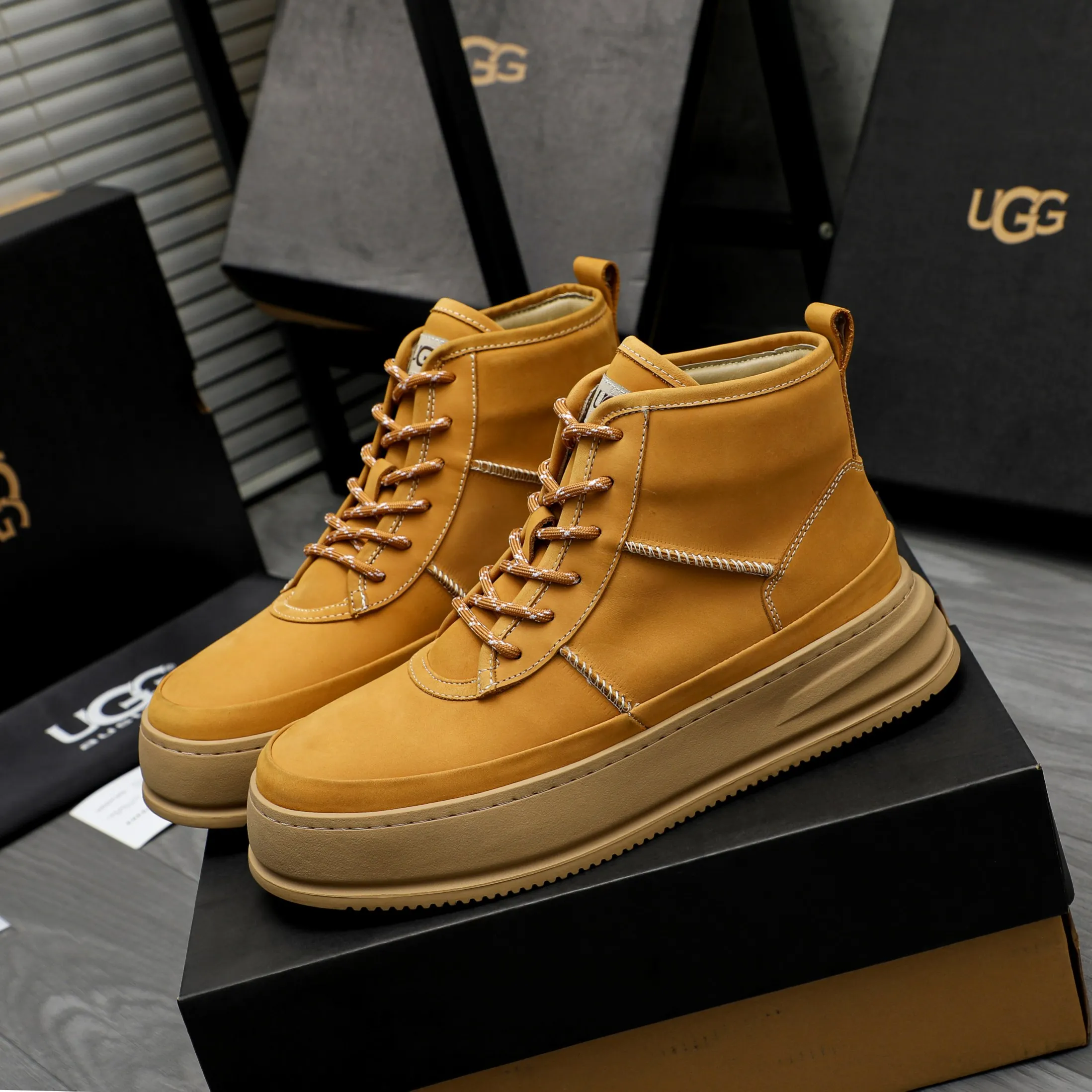 P620 Product trademark: "UGG" Gaobang men's shoes Regular size: 39-44 Product materials: Selected suede cowhide upper, wool lining, original outsole